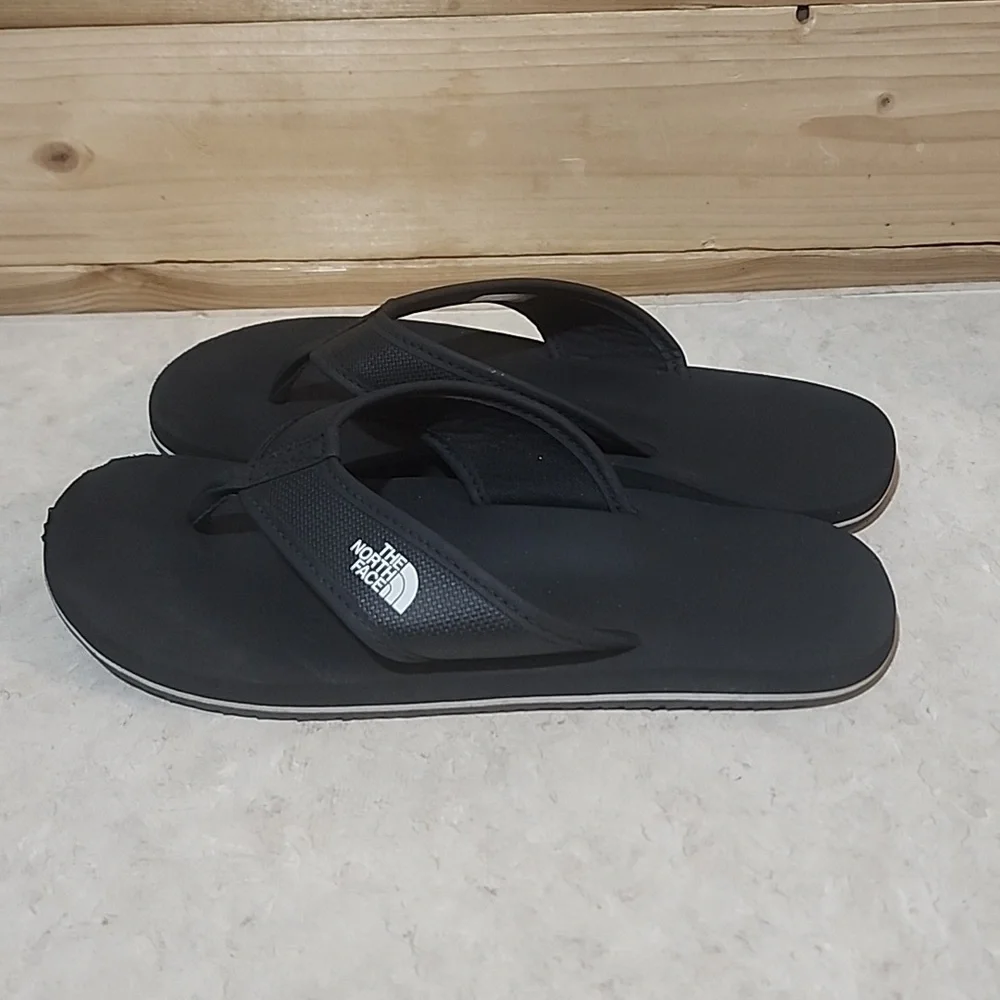 The North Face size 4 sandal Boys